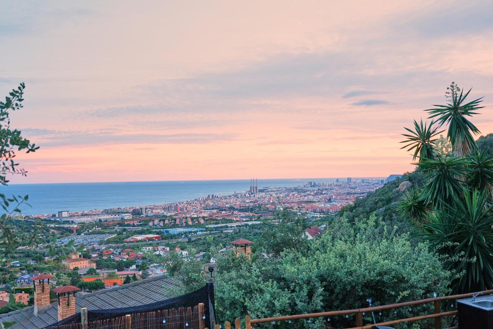 Aaa View Private Terrace Outdoor Heated Hot Tub Family Fun Badalona